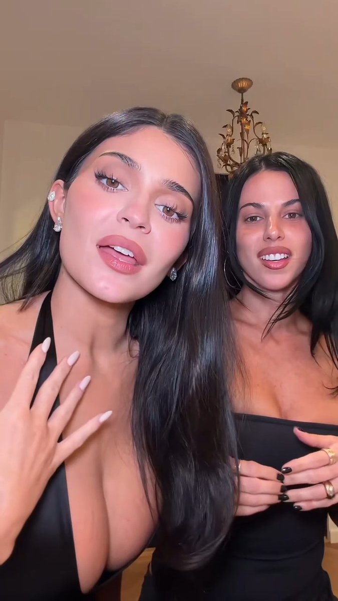 Finest Example of BFF<Kylie Jenner and Stassie. 🫶👯‍♀️