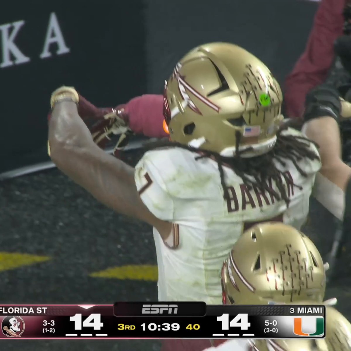 Darian Mensah throws his first INT of the season. The Seminoles are giving the Hurricanes some trouble in South Beach 🍿