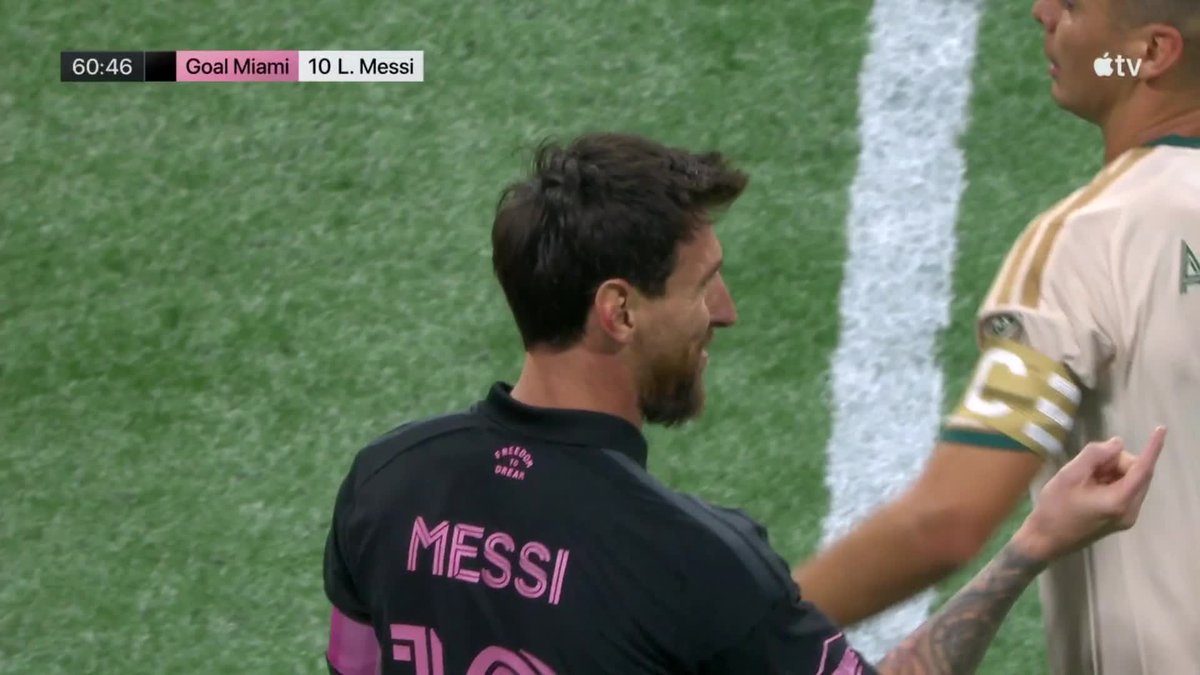 ¡QUÉ GESTITO, LEO...! 😂😂 Lionel Messi marcó un verdadero golazo luego de encarar a Junior Alonso y lo celebró de una manera particular en el triunfo 3-1 de Inter Miami a Atlanta United en la #MLS. 📺 Major League Soccer on Apple TV