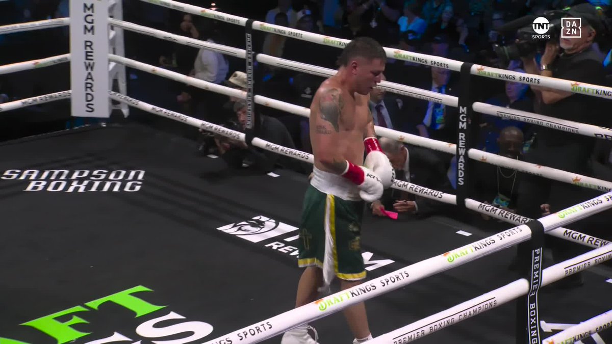 They are letting it FLY! 👀 #TheFight | #FundoraHadribeaj | Live NOW on DAZN and TNT▪️