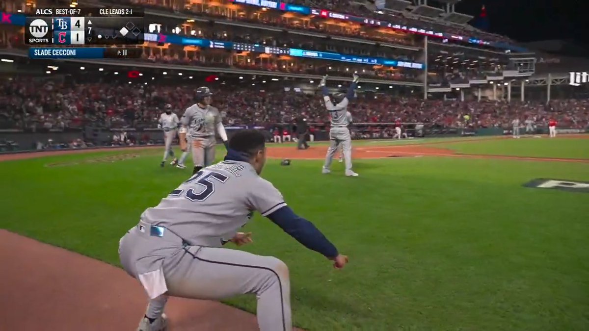 JONATHAN ARANDA 😮 Another two runs come home for the Rays!