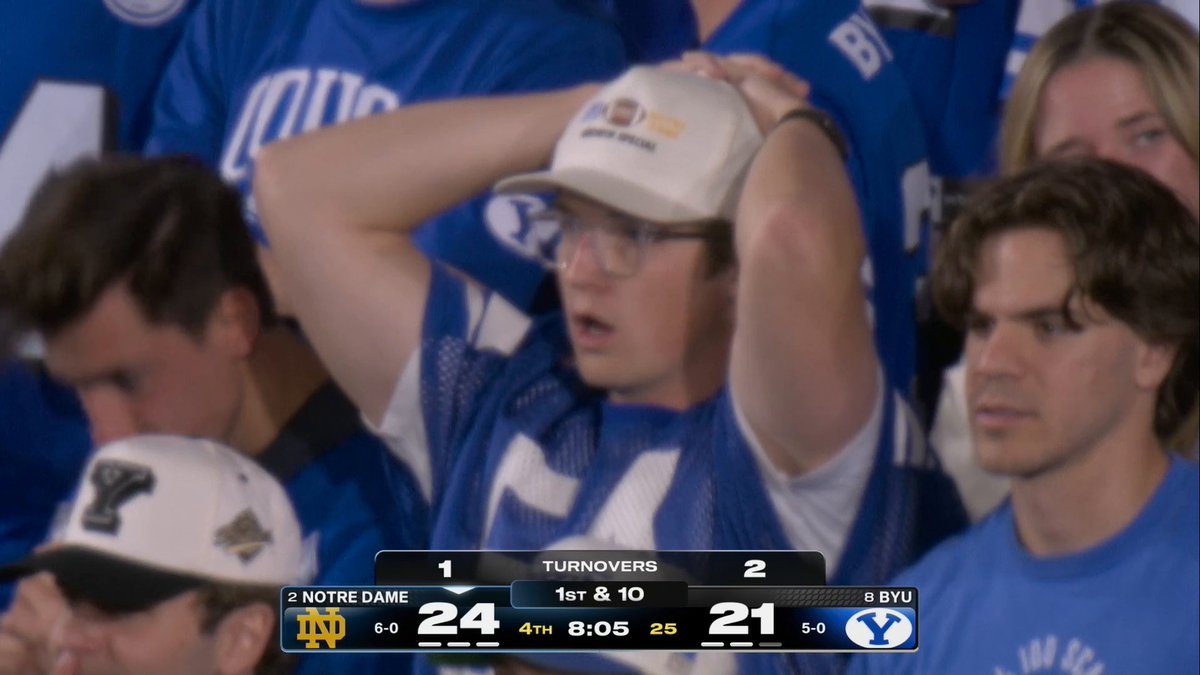 NOTRE DAME PICKS OFF BEAR BACHMEIER IN THE 4TH 😬