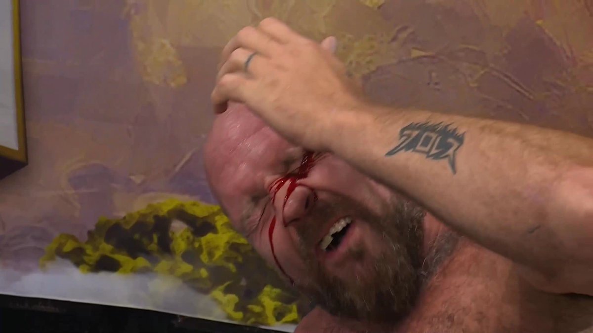.dunkzilla - マーク・デイビス draws blood from Jon Moxley! 🩸 Watch #AEWWrestleDream LIVE on PPV!