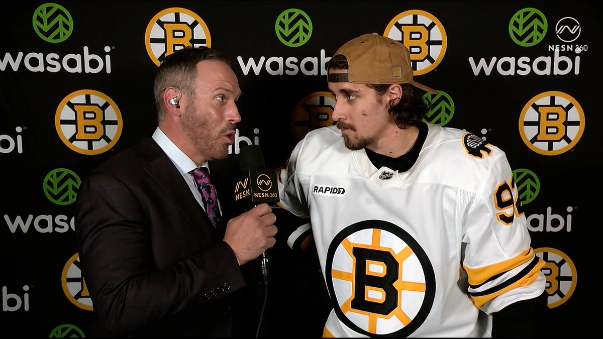 Marat Khusnutdinov reacts to his game-winning goal that extends the Bruins streak to FIVE 🖐️👀 🎙️Adam Pellerin