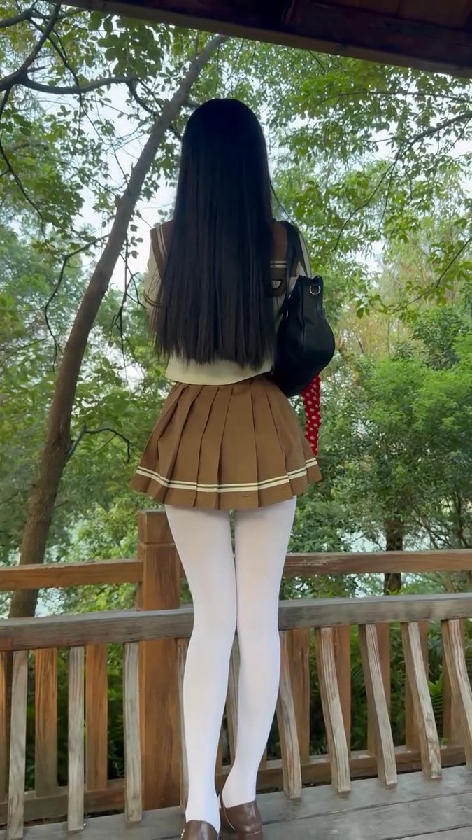 你们喜欢黑丝多一点还是白丝呢 #丝袜 #jk #母狗 #露出