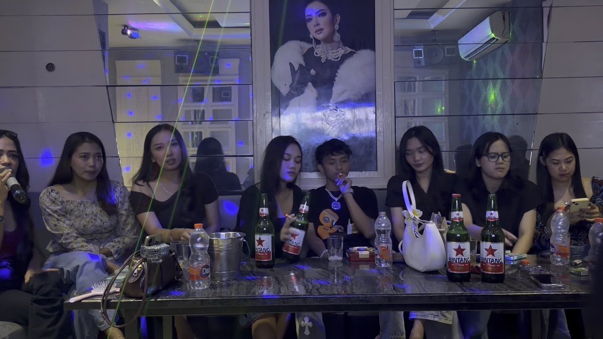 Made $700K today so I decided to surround myself with 7 women to see if that would fix me