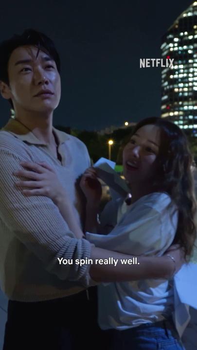 Kalo aku jadi kru di situ kayaknya udah banting kamera deh saking gemesnya liatin Mas Aksa & Mbak Cubin 😍 📺: Take Charge of My Heart