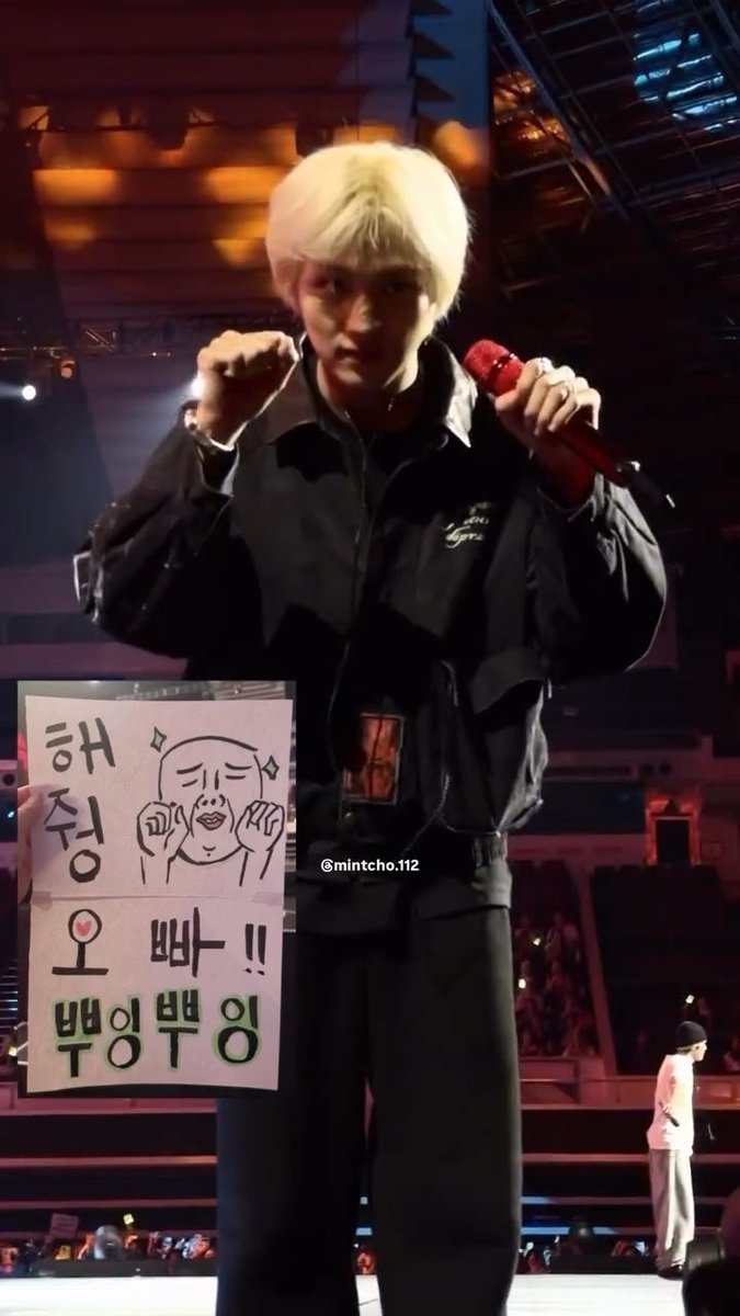 261018 soundcheck the redline singapore #해찬 #HAECHAN iseng banget 😭😭😭😭 disuruh ngelakuin pose itu sama op, eh malah nyuruh ngelakuin balik 😭😭😭😭