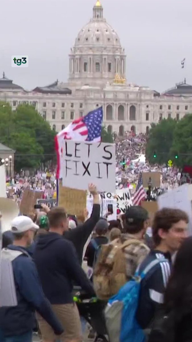 I #NoKings tornano a manifestare in #Usa. Questa volta è per mobilitare al voto i cittadini in vista delle elezioni di medio termine. L'affluenza sarà un fattore determinante. Dall’inviato del #tg3 Nico Piro