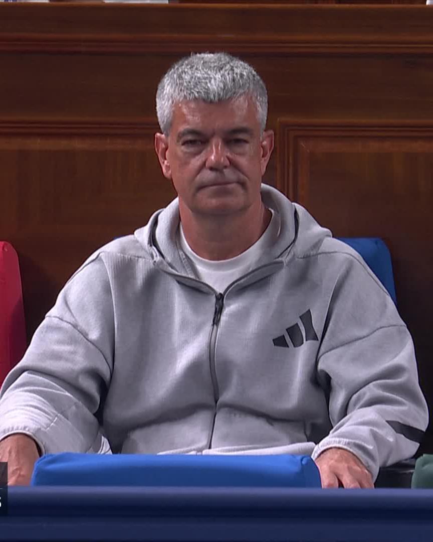 Jodar Jr. firing up the court 🥵 Jodar Sr. keeping it cool in the stands 🥶 #RolexShanghaiMasters