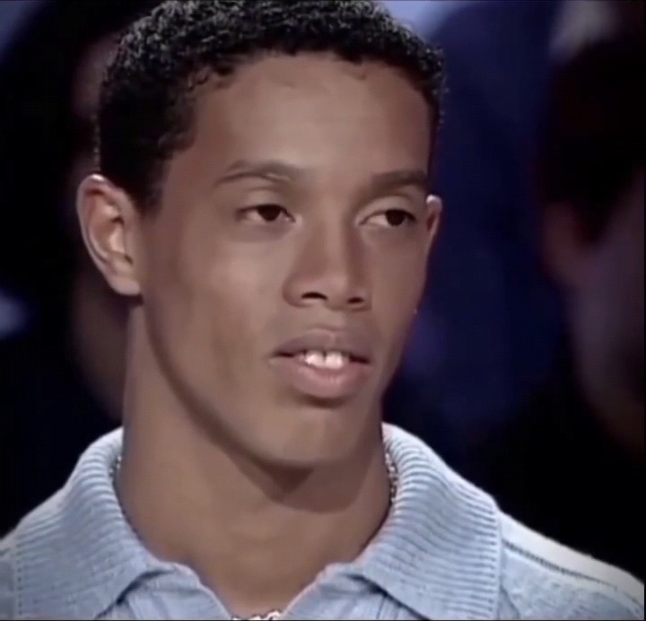 Como le vas a decir eso a Ronaldinho??? Que programa de mierda era este? Le quitaron la sonrisa al momento