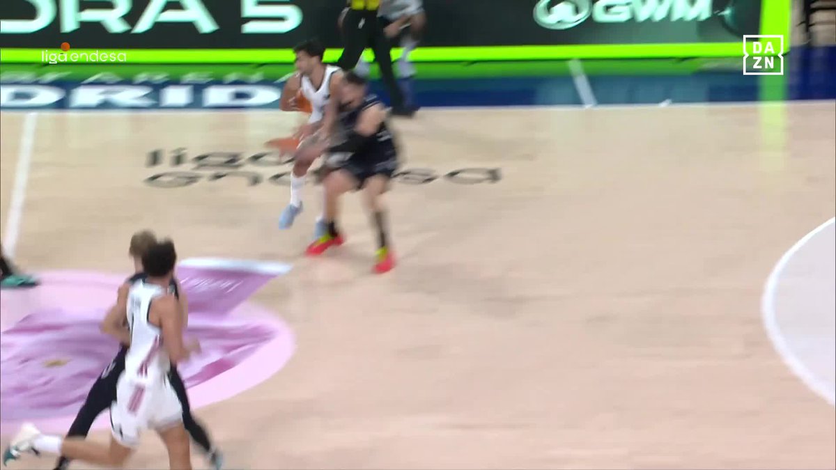 😱 ¡QUÉ ASISTENCIA DE FANTASÍA DE FACU CAMPAZZO! Sergio Llull anota otro triple y pone al Movistar Arena en pie. Facu Campazzo ➡️ Sergio Llull