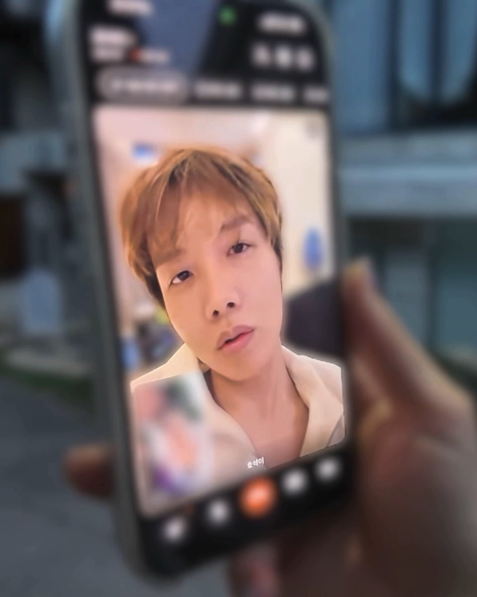 hobi's sister jiwoo calling him to speak about his nike collab this is so cute