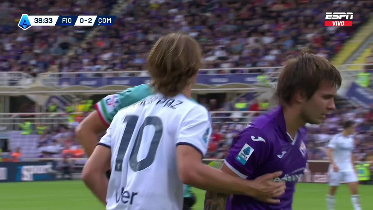 ¡QUE DUELO DE CRACKS! Franco Mastantuono armó una gran jugada pero fue bajado por NICO PAZ. ¡Amonestado el argentino del Como! 📺 Mirá la #SerieA por ESPN en el Plan Premium de #DisneyPlus