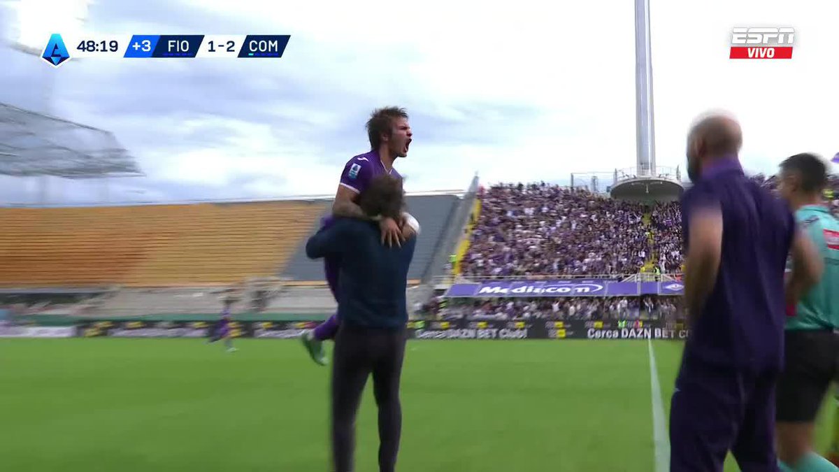 ¡MASTAN HABÍA ENLOQUCIDO! Franco Mastantuono había metido esta asistencia exquisita para asistir a Pongracic para el 2-2 de Fiorentina vs. Como y... ¡lo festejó con tanta locura que tiró al DT! ¡Pero fue anulado! 📺 Mirá la #SerieA por ESPN en el Plan Premium de #DisneyPlus