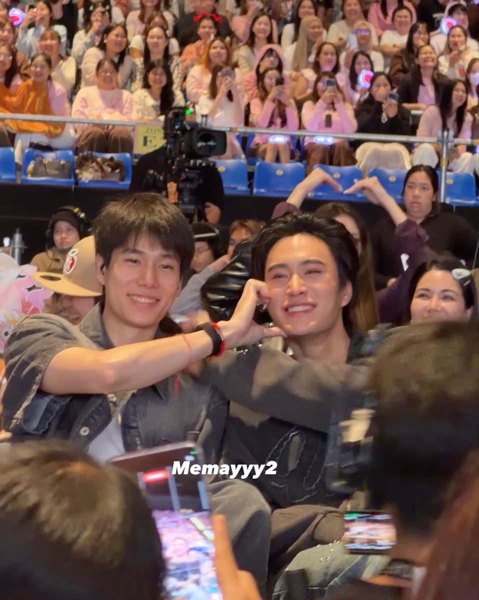 ภูวินกับเจมีไนน์ค้าบบบ ทำหัวใจด้วยกัน🫶🏻 เป็นสองคนที่รักน้องโฟ้ดมากที่สุด😭😭 OH MY BEST DAY WITH FOURTH #FourthConcertD3 #GeminiFourth #Fourthnattawat #Gemini_NT #phuwintang