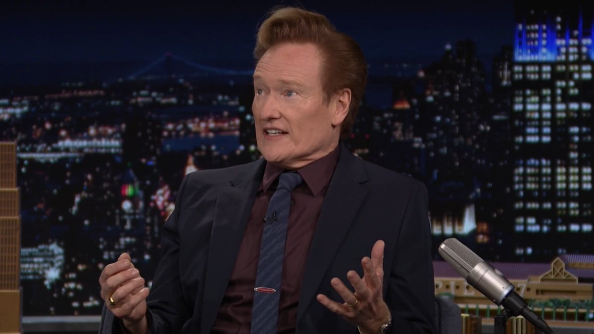 .Conan O'Brien kept getting interrupted while talking to Paul McCartney at the #SNL50 party 😂 Saturday Night Live #FallonTonight