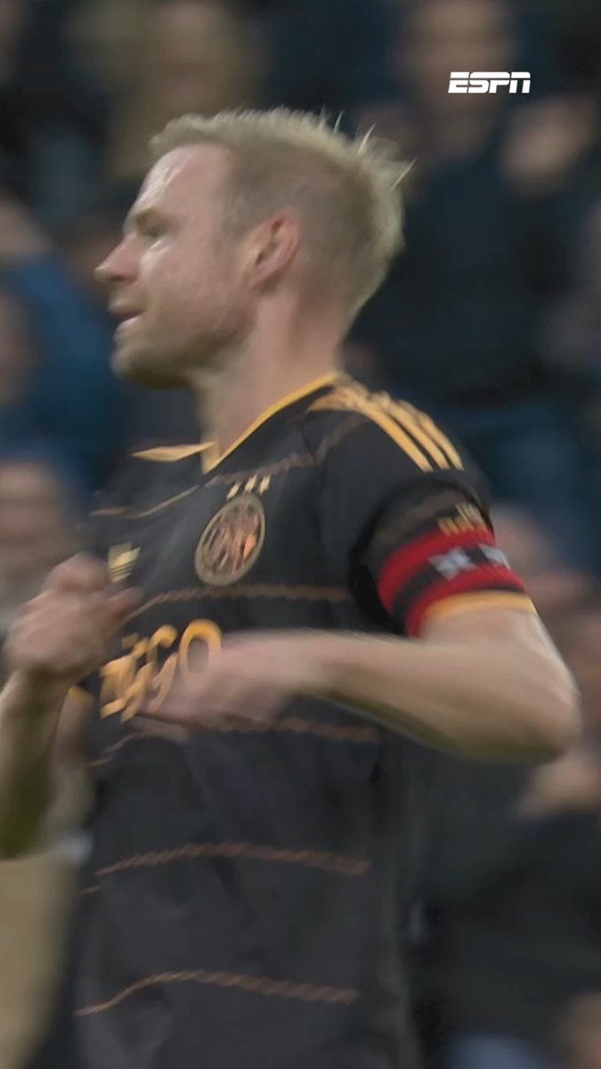 Davy Klaassen eist een penalty op, maar vergeet Ajax op voorsprong te zetten โ #groaja