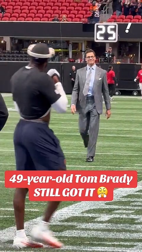 Wonder if the football looks at Tom Brady like the Green Goblin mask 😆