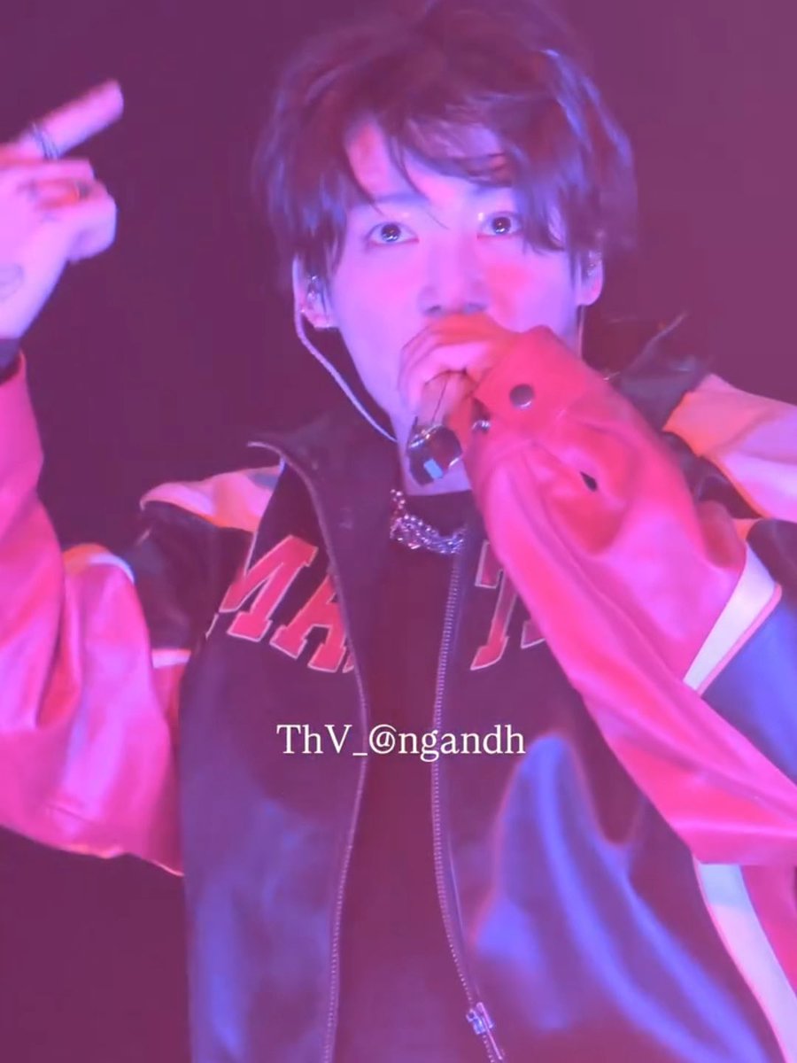 THIS FANCAM OMG JUNGKOOK IS SO FINE 😵‍💫🔥