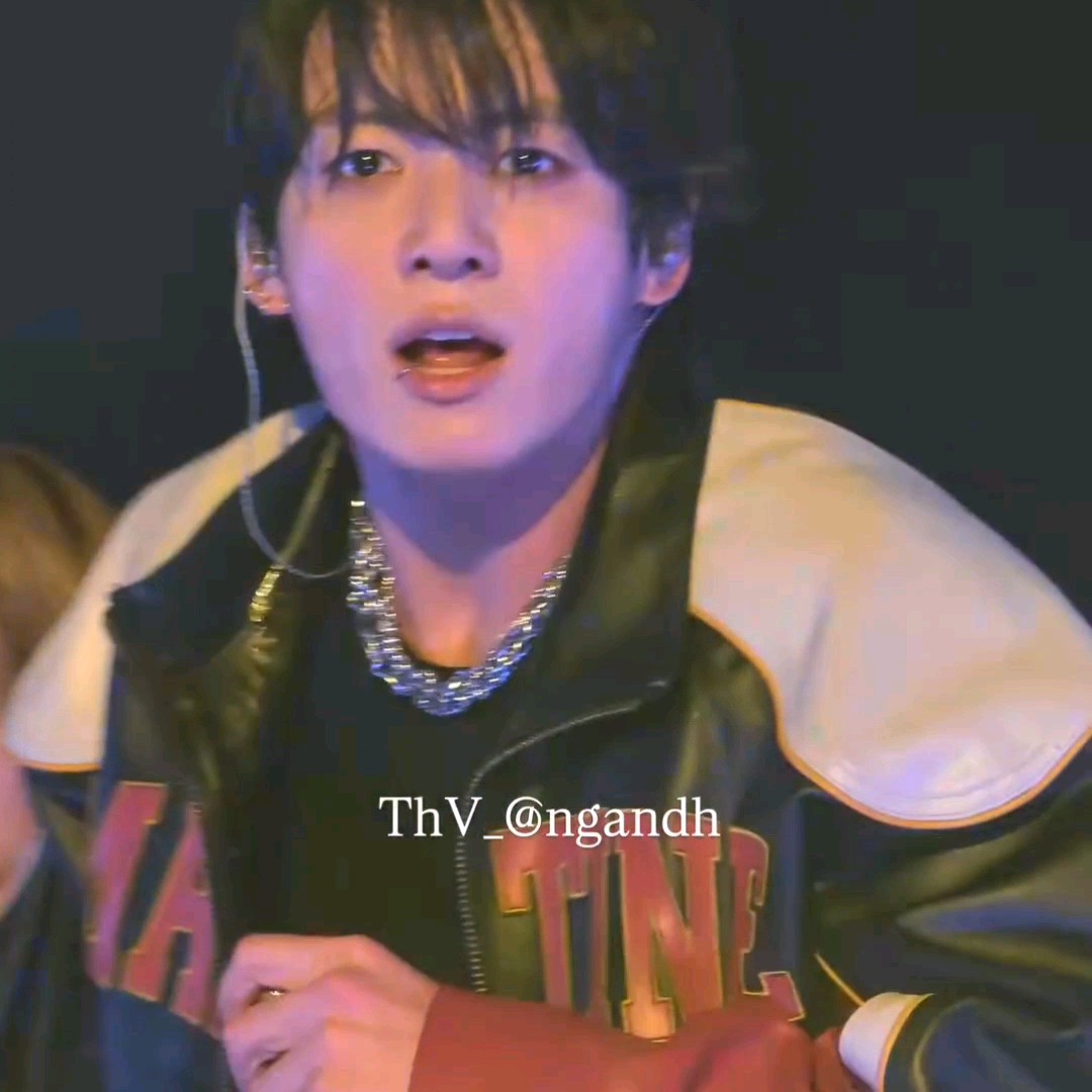 It’s really not fair how effortlessly good-looking jungkook is...