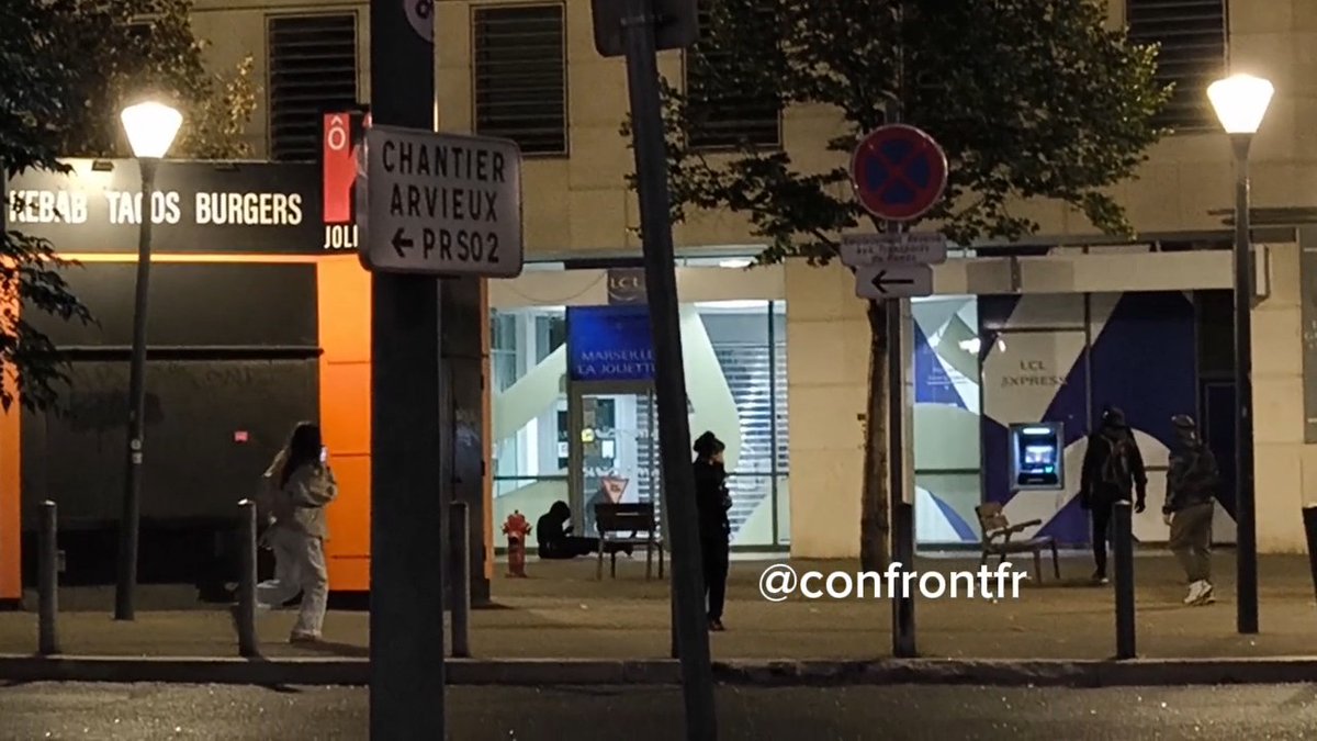 🔴⚠️ FLASH La bac de Marseille chassent plusieurs personnes à proximité du centre commercial des docks village. #18octobre