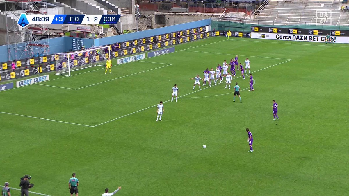 MENUDA CARA SE LE QUEDÓ A MASTANTUONO😅 El argentino celebró a lo grande el empate de la Fiorentina... que terminó anulado por fuera de juego👀 #SerieAenDAZN 🇮🇹