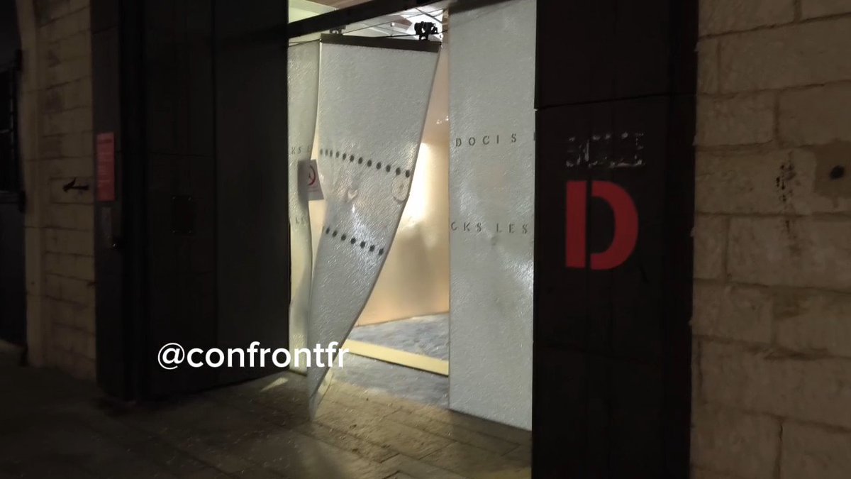 🔴 Marseille Plusieurs entrées du centre commercial les docks village sont ouvertes ( Aucun pillage n'a été constaté ) #18octobre