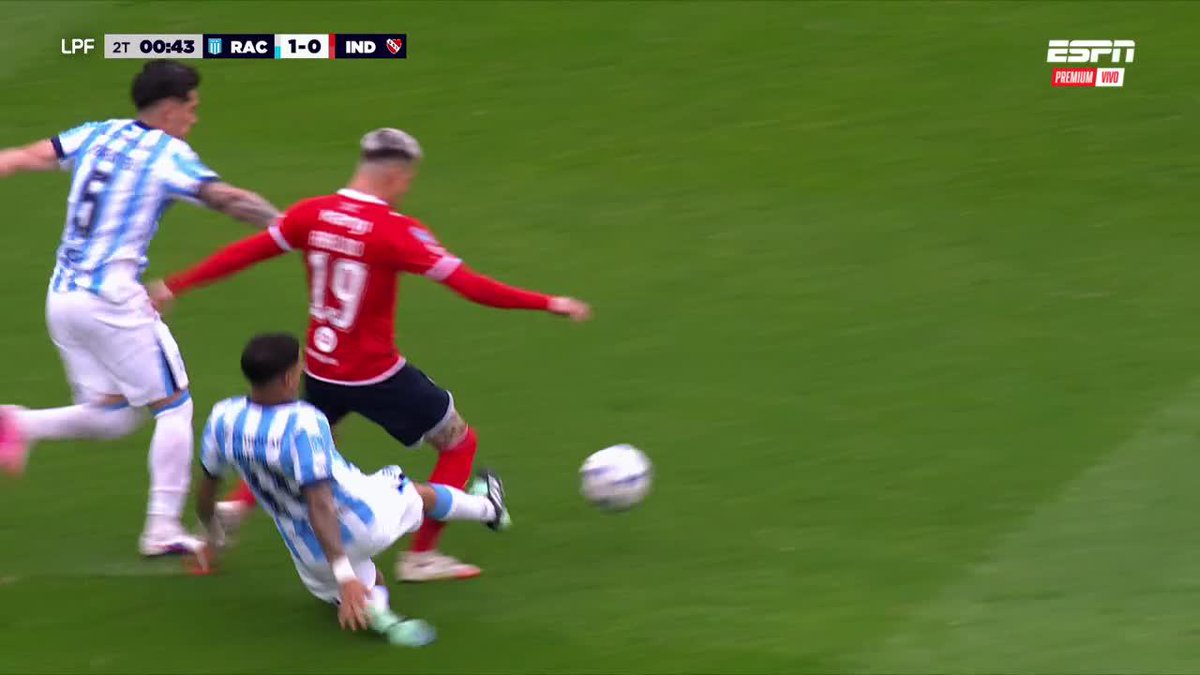 Estando amonestado eh, como cuesta echarlo jugadores a ciertos equipos…