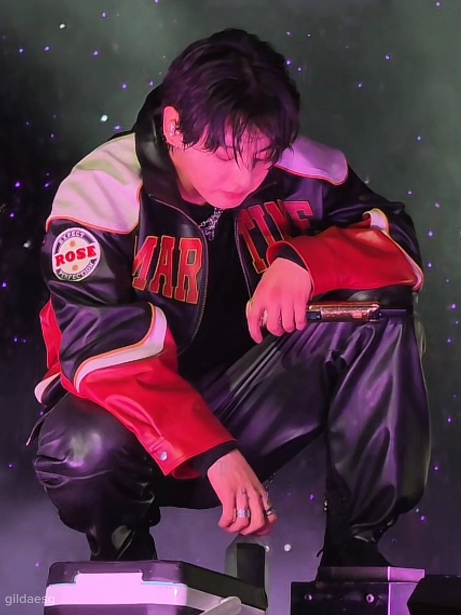 this fancam kills me cause it starts with jungkook being hot asfk to him going “😳🫪”