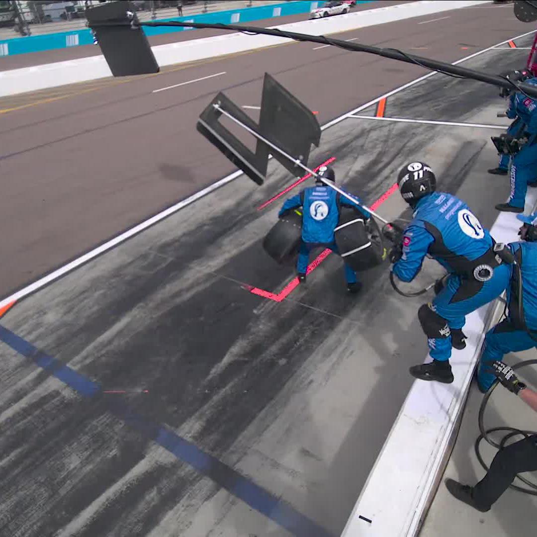 This pit stop will cost Denny Hamlin valuable track position.