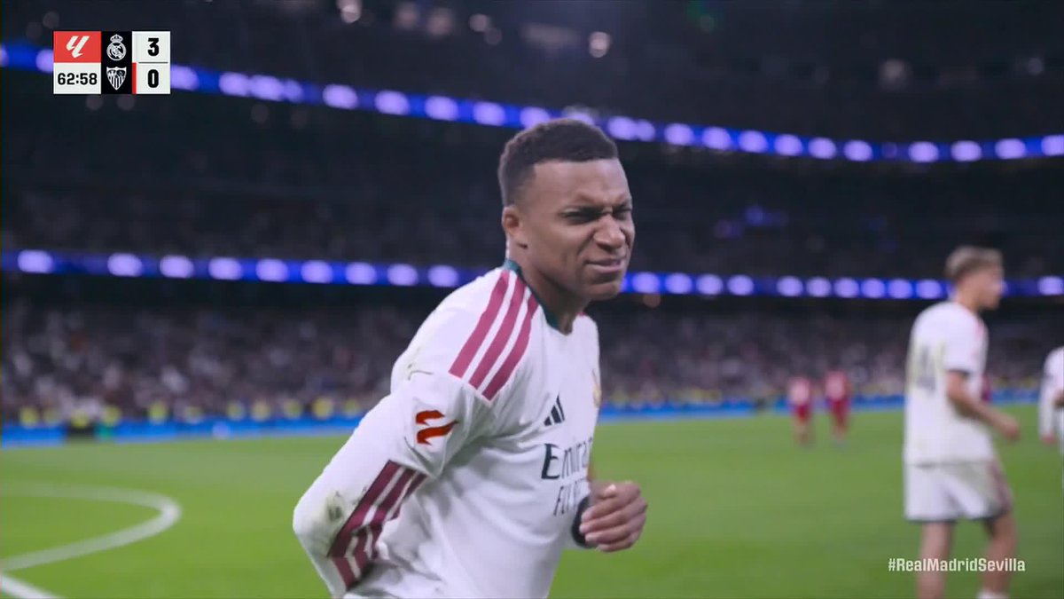 Kylian Mbappé pulls off a Panenka to put the game to bed 🥶