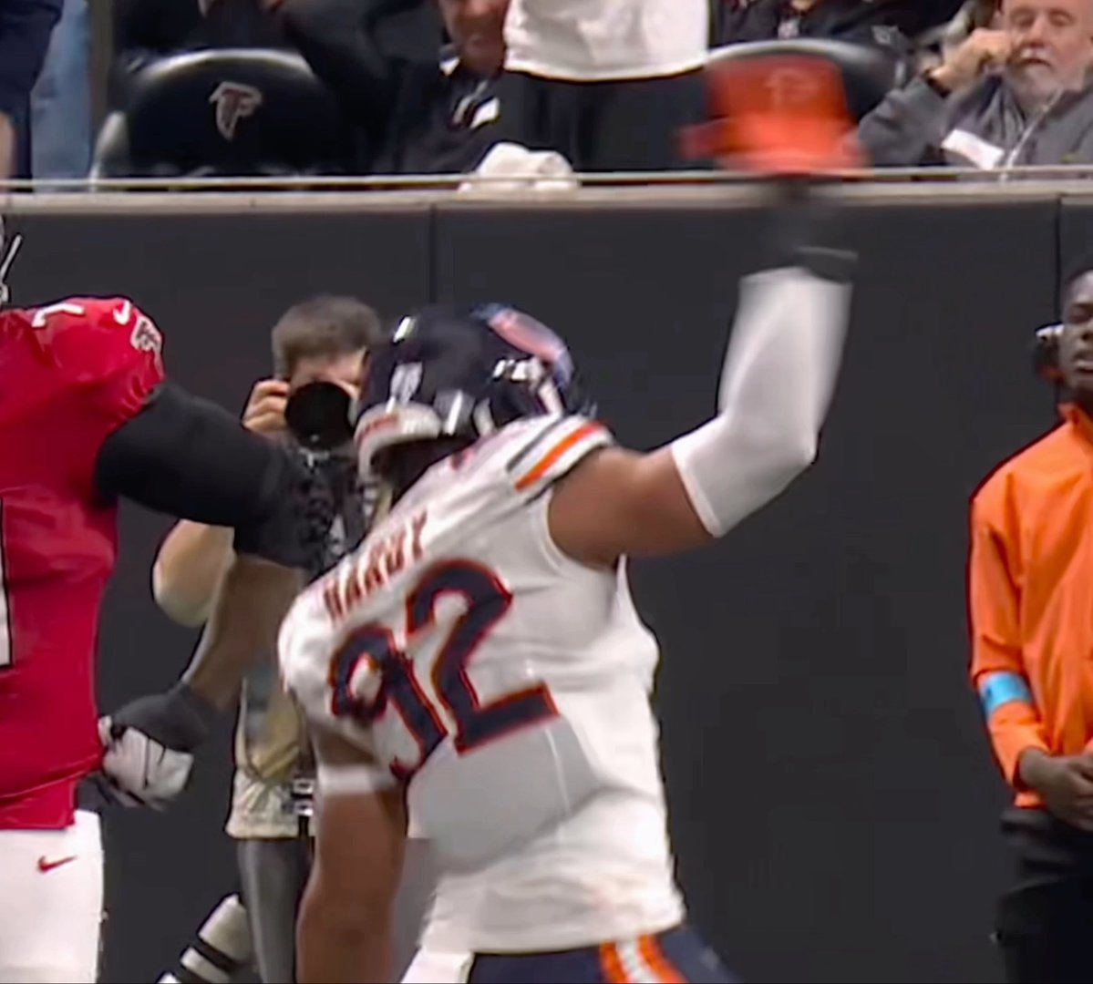 CHICAGO BEARS PLAYER DANIEL HARDY, HITS THE ICONIC JEFF HARDY JUKE DURING THE GAME TODAY 🔥 JEFF HARDY WILL FOREVER BE FAMOUS.