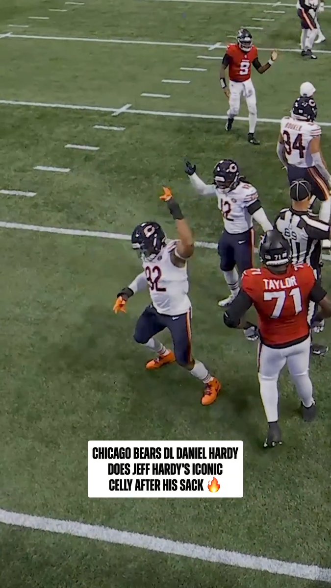 Hardy 🤝 Hardy homage Chicago Bears
