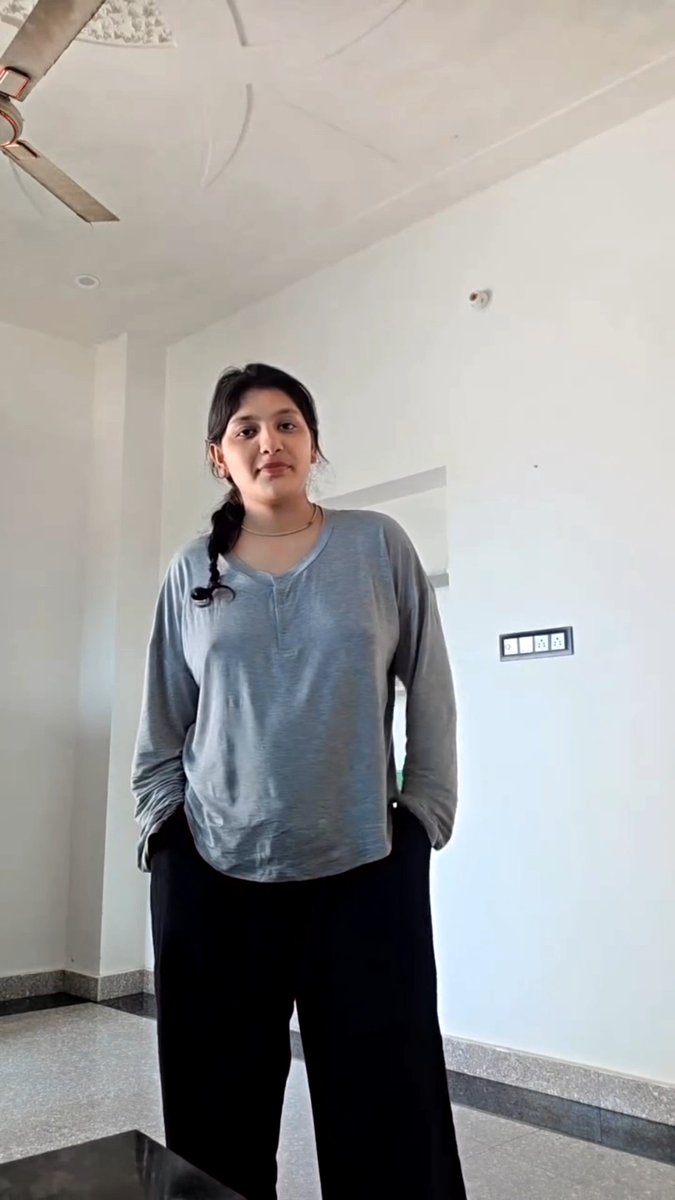 कैसी लगी outfit kis ko दिकत हो रही बाताओ 😄