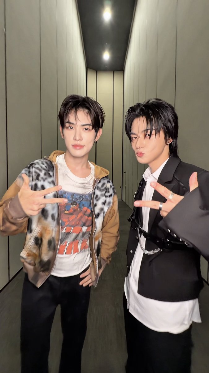 I’m movin’ through with #LEO 님 ❤️🔥 #KickFlip #킥플립 #ALPHADRIVEONE #ALD1 #KICKOFFTHEWALL_Pt1 #KickOffTheWall ALPHA DRIVE ONE