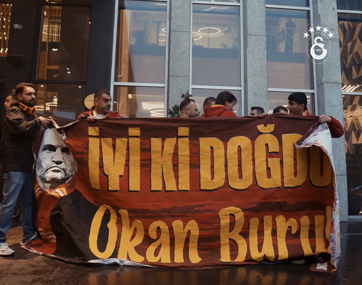 Bugün; çocukluk hayalini Galatasaray formasıyla gerçeğe dönüştüren, futbolculuk yıllarında tarihimize unutulmaz zaferler kazandıran, bugün ise başında olduğu takımıyla rekorlar kırarak üst üste dört şampiyonluğa imza atan Teknik Direktörümüz Okan Buruk’un doğum günü. Sarı kırmızı renklere adanmış bir ömür, Galatasaray ile yazılan nice zafer ve birlikte yürüyeceğimiz daha nice güzel yıllar. İyi ki doğdun 𝐖𝐢𝐧𝐧𝐞𝐫 Okan Hoca! 💛❤️