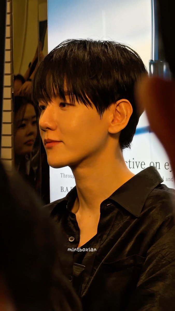 261019 POLA SG 🖤 everyone please take 10s of your time to appreciate baekhyun's side profile in 4k/2160p........ 🫠🫠🫠 #BAEKHYUNxPOLASG #백현