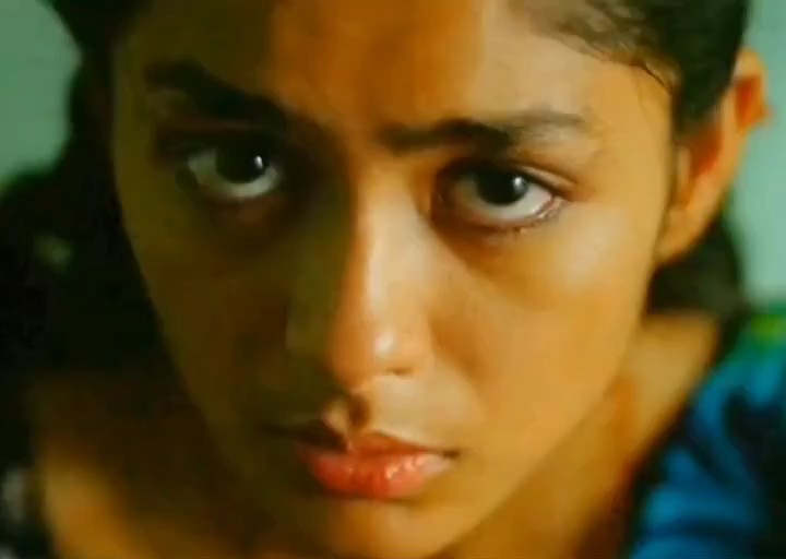Not everyone seen this MRUNAL THAKUR clips 🥶