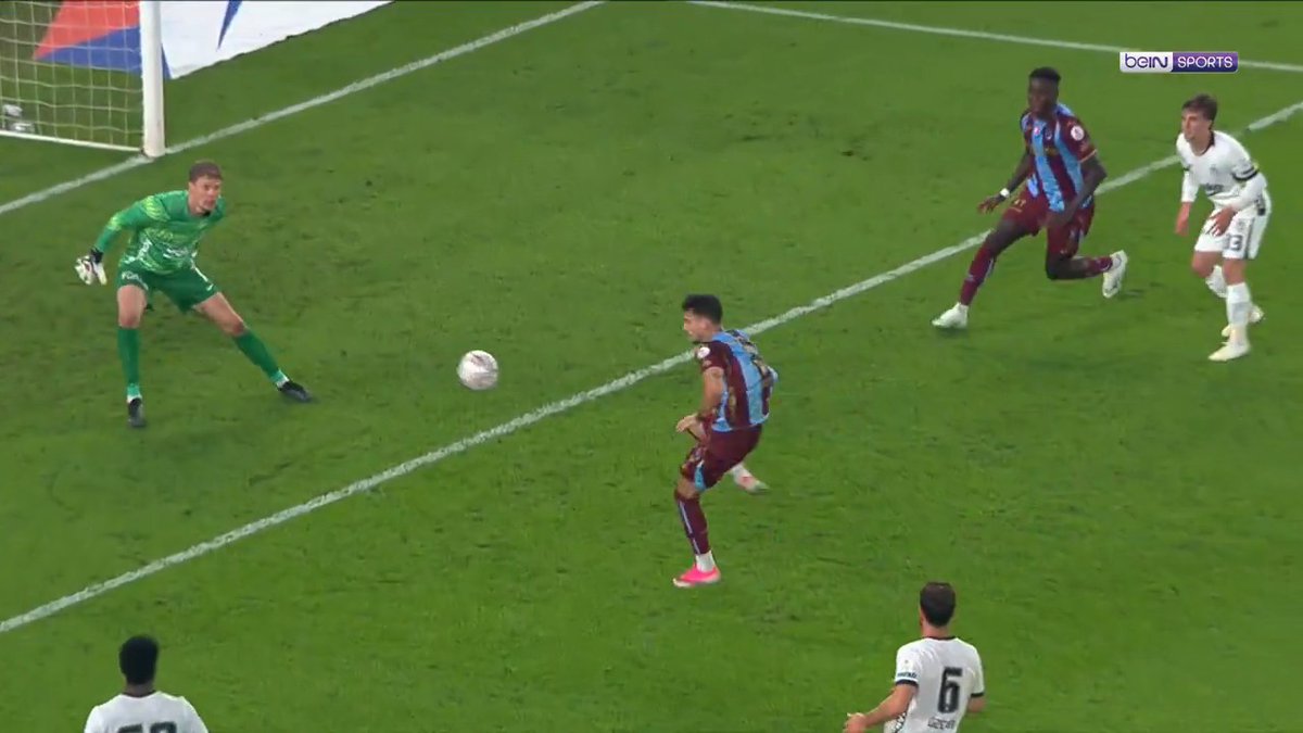 Trabzonspor'un gole yaklaştığı pozisyon.