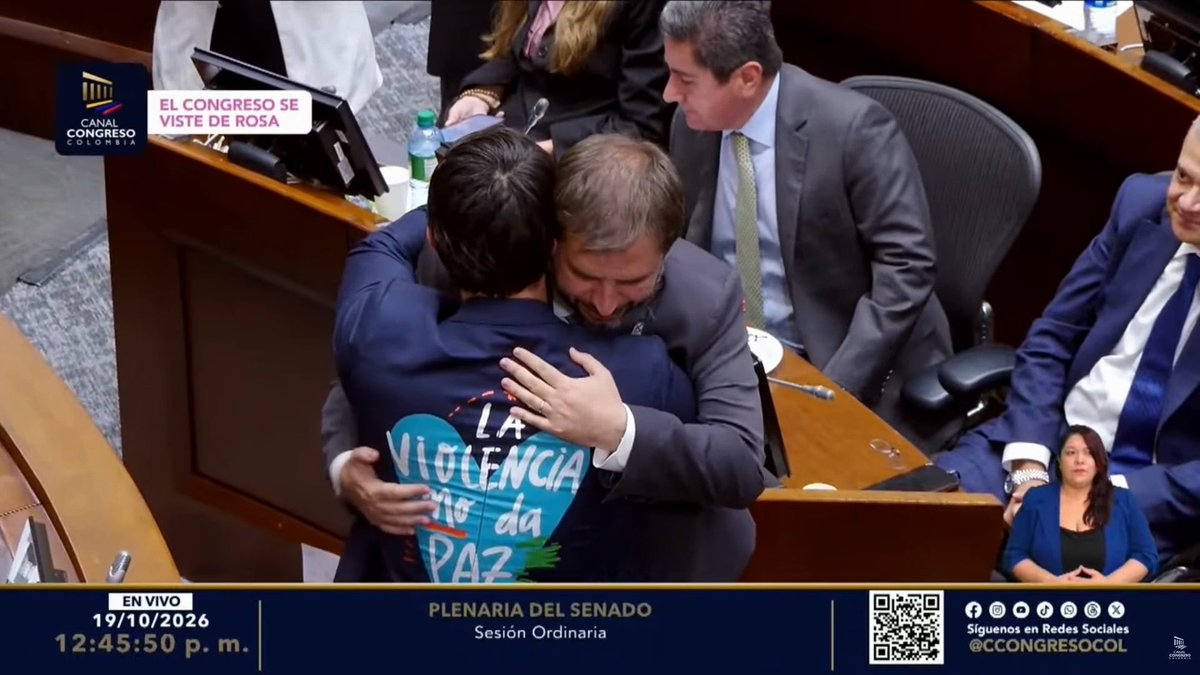 Parce eso me hizo erizar 😭 Estamos tan mal y todo por la maldita política.