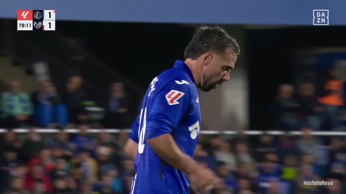 Première titularisation pour Dani CARVAJAL 🇪🇸 qui a failli voir rouge et qui est sorti juste après son carton jaune. 🟨😅 🎥 DAZN France