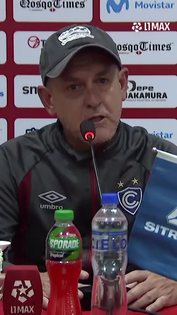 🎙️Horacio Melgarejo: "Rondelli se salvó porque estaba el de Alianza (Guede) porque si saltaba yo, le daban cadena perpetua" "Un DT de esta ciudad (Rabanal) le digo que yo no soy un sapo". #Cienciano 📺 Conoce cómo ver L1MAX en vivo 👉 #Liga1 #TorneoClausuraXL1MAX