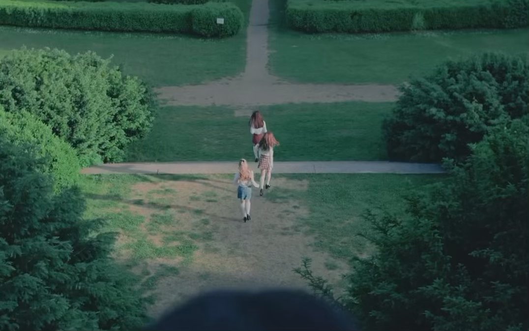 loona yyxy — love4eva (feat. grimes) (2018)