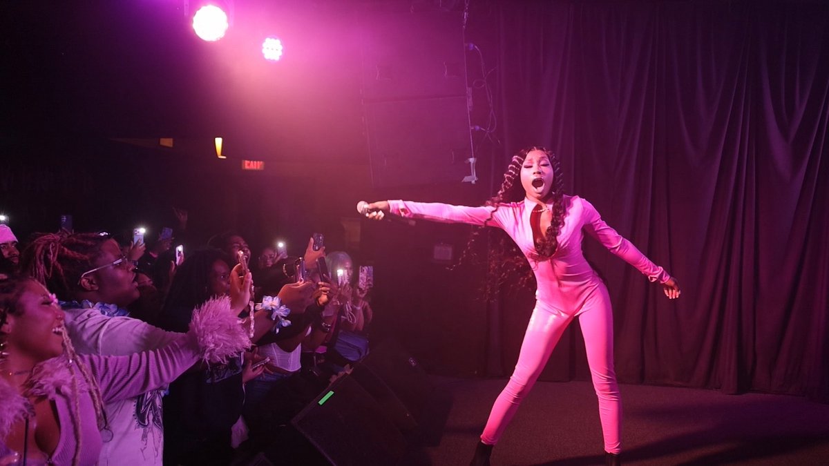 THE BEST PERFORMER ๐ฑ๐ฟโโ๏ธ ENERGY EVERYTIME โ๏ธ THANK YOU TRIMSETTERโS ! UH OH OUT NOW !