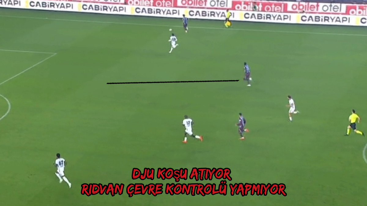 Aşağıdaki Hoffenheim maçında çevre kontrolü yaparak golü önleyen Ouattara pozisyonunun aynısında, Rıdvan Yılmaz bir kere bile çevre kontrolü yapmadı ve yüzde 100 lük gol pozisyonu verdik. Bir de kaptanlık verdiler çok büyük futbolcuymuş gibi