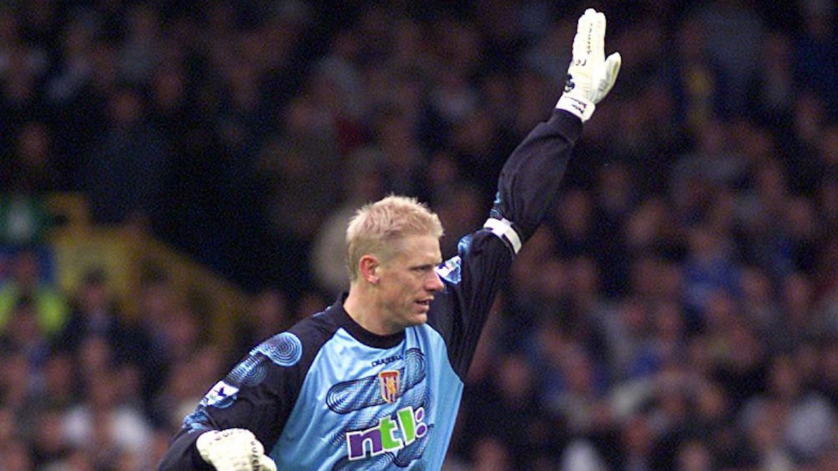🇩🇰🧤 25 years ago today, Peter Schmeichel made history by becoming the FIRST goalkeeper to score in the Premier League! ✅