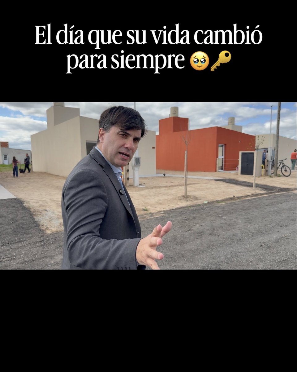 A las 2 horas de entregar las llaves ya estaban con la mudanza. Las viviendas que Milei abandonó, las terminamos con Axel Kicillof. Hay que apagar la motosierra y poner en marcha el corazón.