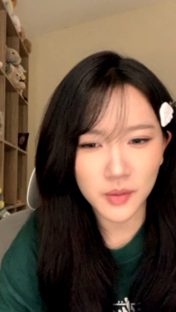 🗣️ : meng kata indah gracie aneh kaya kamu Marsha : maksud banget loh, kenapa harus dibilang aneh dan mirip aku😭 Marsha Lenathea