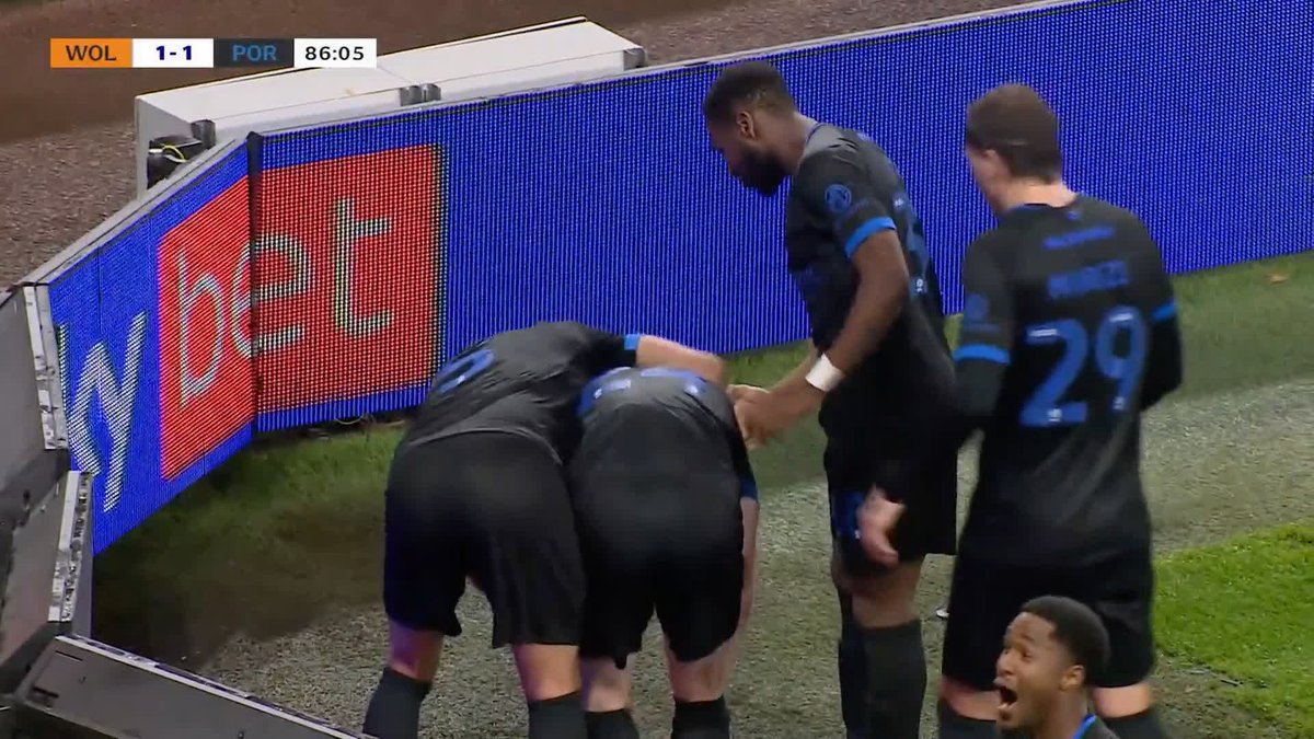 Terry Devlin levels late on for Portsmouth! 💥